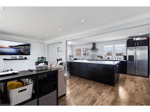 417 Clare Avenue, Welland, ON - Indoor Photo Showing Kitchen