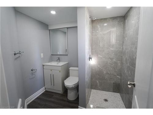 5-104 Haig Street, St. Catharines, ON - Indoor Photo Showing Bathroom