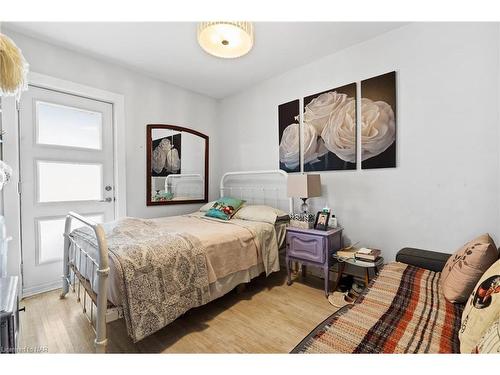 908 Netherby Road, Welland, ON - Indoor Photo Showing Bedroom