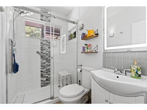 908 Netherby Road, Welland, ON - Indoor Photo Showing Bathroom