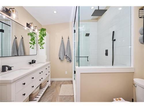 773 Clare Avenue, Welland, ON - Indoor Photo Showing Bathroom