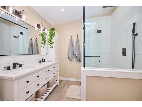 773 Clare Avenue, Welland, ON - Indoor Photo Showing Bathroom