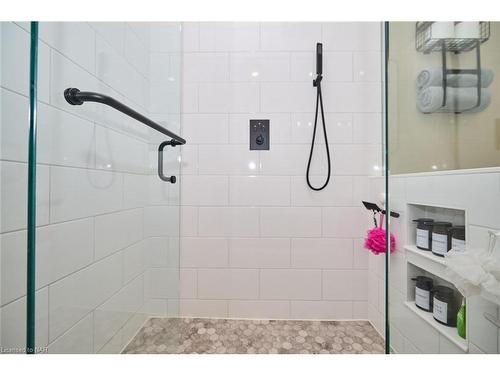 773 Clare Avenue, Welland, ON - Indoor Photo Showing Bathroom