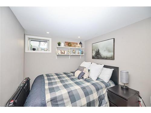 773 Clare Avenue, Welland, ON - Indoor Photo Showing Bedroom