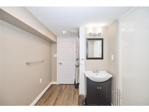 773 Clare Avenue, Welland, ON - Indoor Photo Showing Bathroom