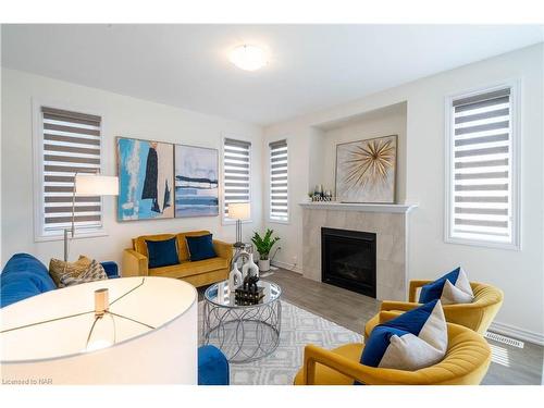 8064 Citation Road, Niagara Falls, ON - Indoor Photo Showing Living Room With Fireplace