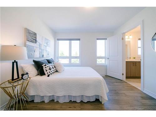 8064 Citation Road, Niagara Falls, ON - Indoor Photo Showing Bedroom