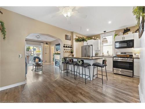 84 Steele Street, Port Colborne, ON - Indoor Photo Showing Kitchen