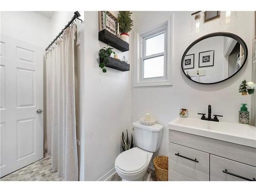 84 Steele Street, Port Colborne, ON - Indoor Photo Showing Bathroom