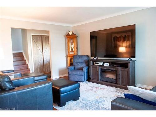 25 Royal Road, Port Colborne, ON - Indoor Photo Showing Living Room