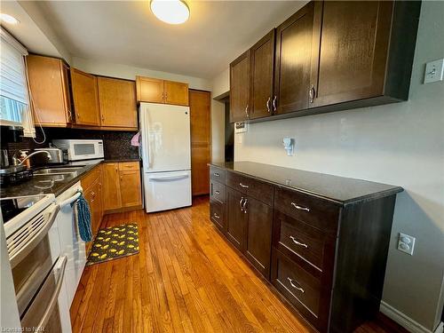 25 Royal Road, Port Colborne, ON - Indoor Photo Showing Kitchen With Double Sink