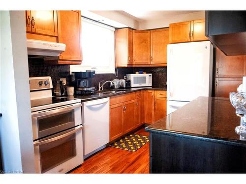 25 Royal Road, Port Colborne, ON - Indoor Photo Showing Kitchen