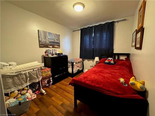 25 Royal Road, Port Colborne, ON - Indoor Photo Showing Bedroom