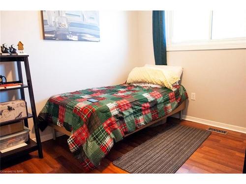 25 Royal Road, Port Colborne, ON - Indoor Photo Showing Bedroom