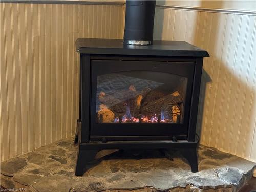 25 Royal Road, Port Colborne, ON - Indoor Photo Showing Living Room With Fireplace