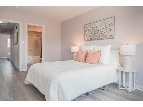 138 Winterberry Boulevard, Thorold, ON - Indoor Photo Showing Bedroom