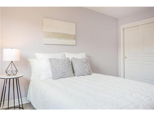 138 Winterberry Boulevard, Thorold, ON - Indoor Photo Showing Bedroom