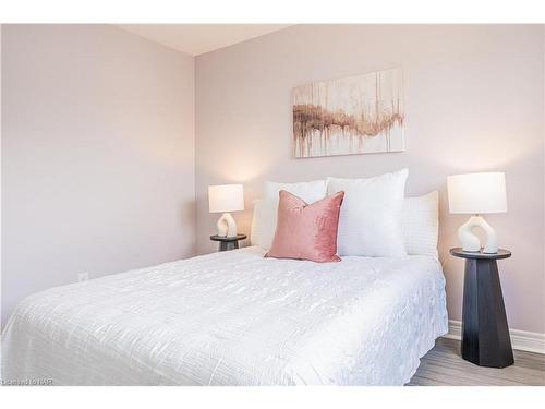 138 Winterberry Boulevard, Thorold, ON - Indoor Photo Showing Bedroom