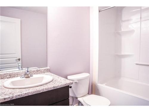 138 Winterberry Boulevard, Thorold, ON - Indoor Photo Showing Bathroom