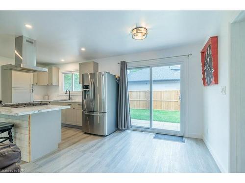 44 Howard Avenue, St. Catharines, ON - Indoor Photo Showing Kitchen