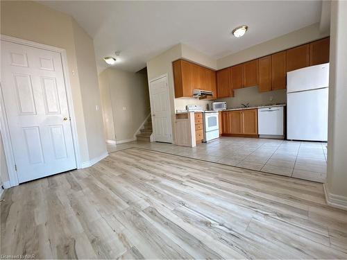 25 Chloe Street, St. Catharines, ON - Indoor Photo Showing Kitchen