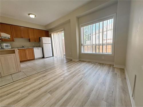 25 Chloe Street, St. Catharines, ON - Indoor Photo Showing Kitchen