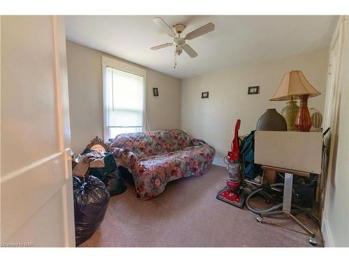 6141 Main Street, Niagara Falls, ON - Indoor Photo Showing Bedroom