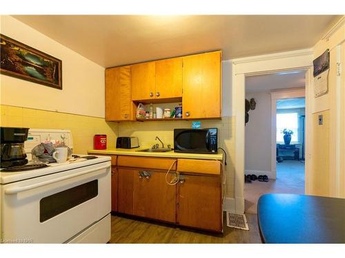 6141 Main Street, Niagara Falls, ON - Indoor Photo Showing Kitchen