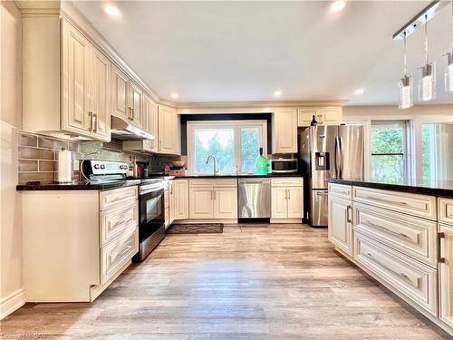 8487 Niagara River Parkway, Niagara Falls, ON - Indoor Photo Showing Kitchen