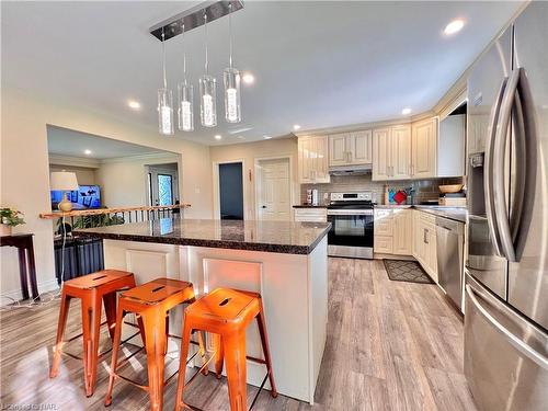 8487 Niagara River Parkway, Niagara Falls, ON - Indoor Photo Showing Kitchen