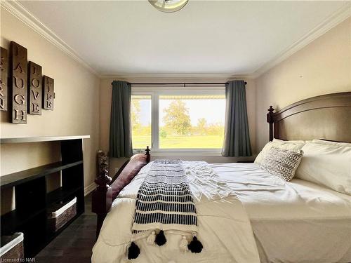 8487 Niagara River Parkway, Niagara Falls, ON - Indoor Photo Showing Bedroom