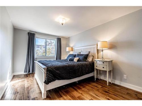 8 Dundee Drive, St. Catharines, ON - Indoor Photo Showing Bedroom