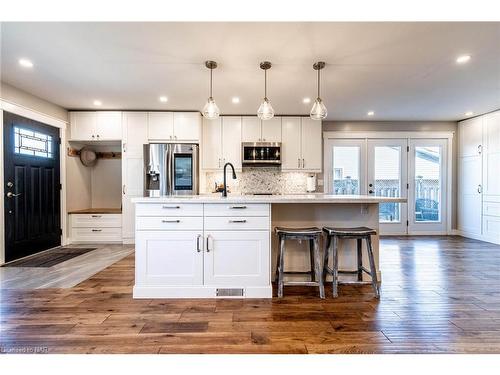 8 Dundee Drive, St. Catharines, ON - Indoor Photo Showing Kitchen With Upgraded Kitchen