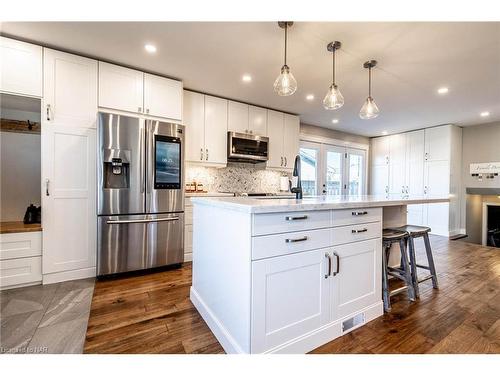 8 Dundee Drive, St. Catharines, ON - Indoor Photo Showing Kitchen With Upgraded Kitchen