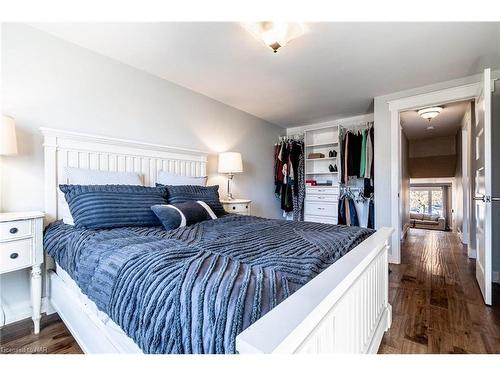 8 Dundee Drive, St. Catharines, ON - Indoor Photo Showing Bedroom