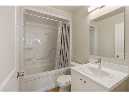 Up29-50 Herrick Avenue, St. Catharines, ON - Indoor Photo Showing Bathroom