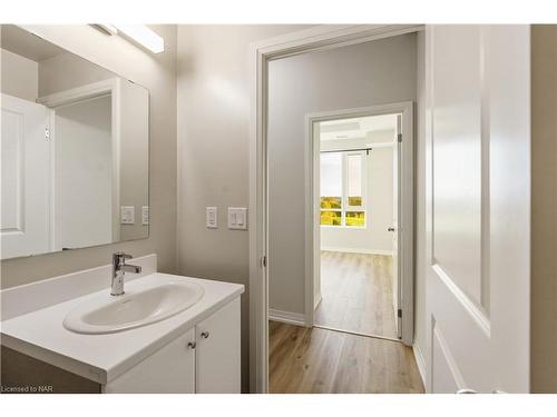 Up29-50 Herrick Avenue, St. Catharines, ON - Indoor Photo Showing Bathroom