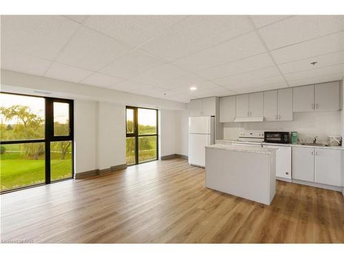 Up29-50 Herrick Avenue, St. Catharines, ON - Indoor Photo Showing Kitchen