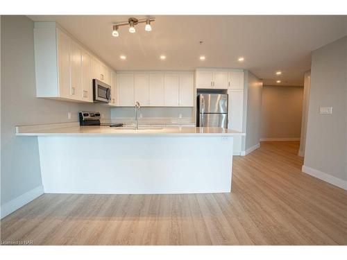 409-300G Fourth Avenue, St. Catharines, ON - Indoor Photo Showing Kitchen