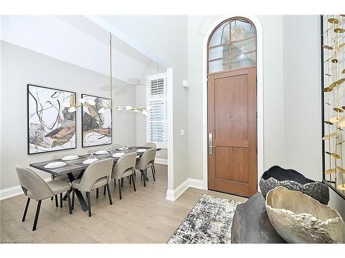 18-190 Canboro Road, Fonthill, ON - Indoor Photo Showing Dining Room