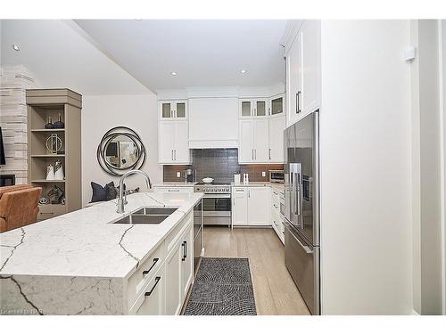 18-190 Canboro Road, Fonthill, ON - Indoor Photo Showing Kitchen With Double Sink