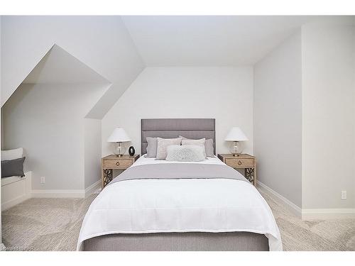 18-190 Canboro Road, Fonthill, ON - Indoor Photo Showing Bedroom