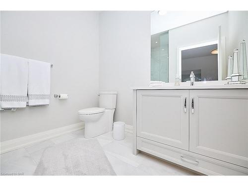 18-190 Canboro Road, Fonthill, ON - Indoor Photo Showing Bathroom