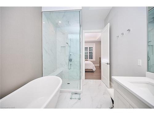 18-190 Canboro Road, Fonthill, ON - Indoor Photo Showing Bathroom