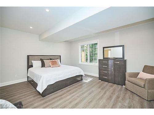 18-190 Canboro Road, Fonthill, ON - Indoor Photo Showing Bedroom