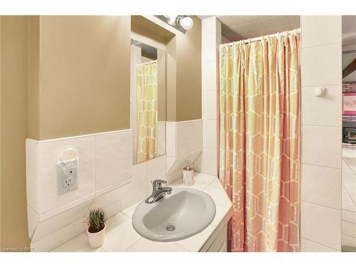 55 Aquadale Drive, St. Catharines, ON - Indoor Photo Showing Bathroom