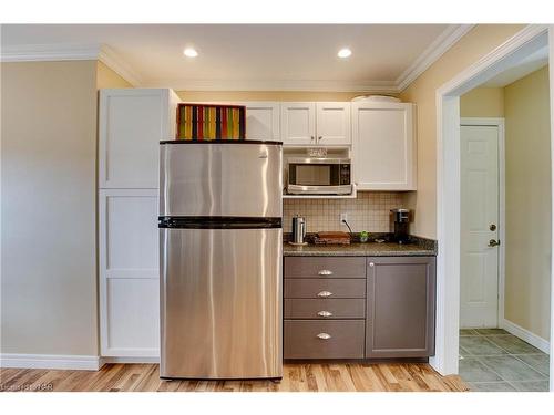 454 Holloway Bay Road S, Sherkston, ON - Indoor Photo Showing Kitchen