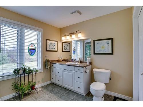 454 Holloway Bay Road S, Sherkston, ON - Indoor Photo Showing Bathroom