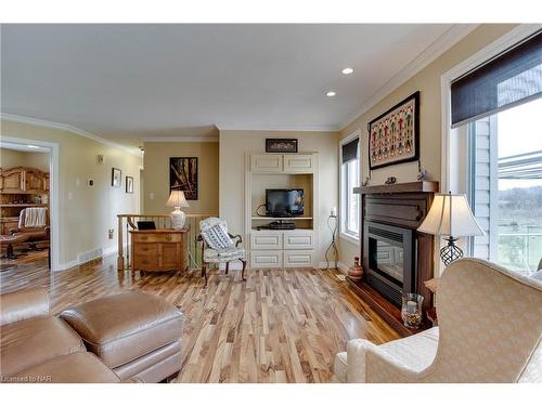 454 Holloway Bay Road S, Sherkston, ON - Indoor Photo Showing Living Room With Fireplace