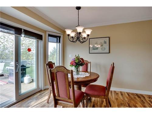 454 Holloway Bay Road S, Sherkston, ON - Indoor Photo Showing Dining Room